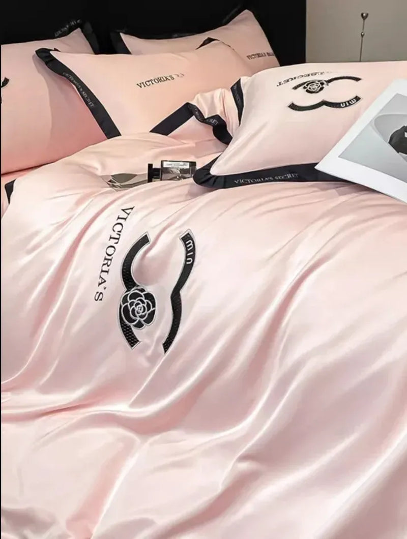 Bedding Sets Designer Bedding Xiaoxiang Wind Ice Silk Four-Piece Set 2024 New Summer Silky Naked Sleep High-Grade Sheets Light Bed Products