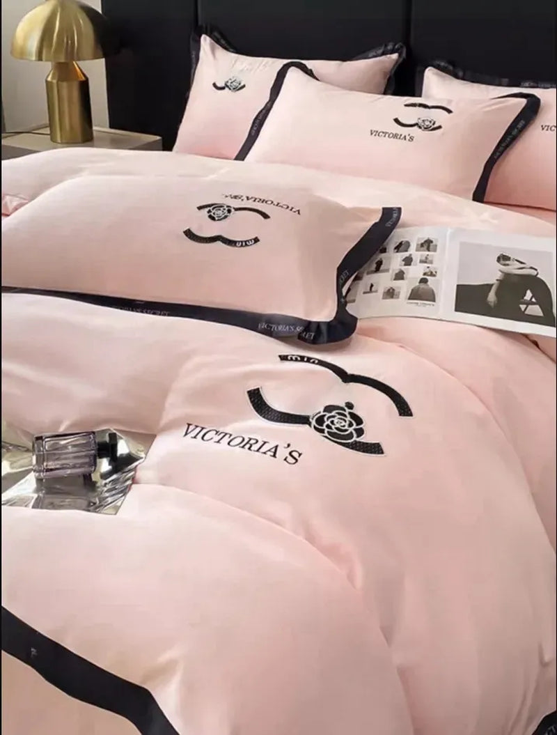 Bedding Sets Designer Bedding Xiaoxiang Wind Ice Silk Four-Piece Set 2024 New Summer Silky Naked Sleep High-Grade Sheets Light Bed Products