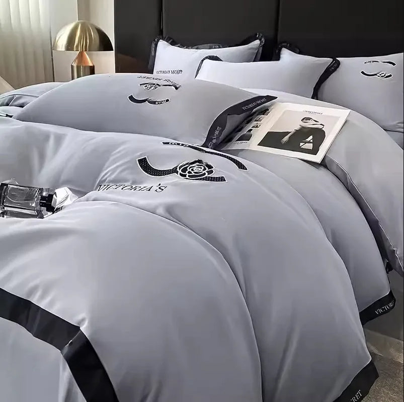 Bedding Sets Designer Bedding Xiaoxiang Wind Ice Silk Four-Piece Set 2024 New Summer Silky Naked Sleep High-Grade Sheets Light Bed Products