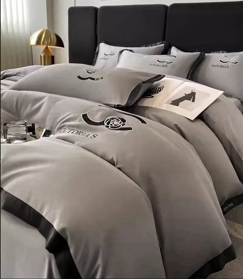 Bedding Sets Designer Bedding Xiaoxiang Wind Ice Silk Four-Piece Set 2024 New Summer Silky Naked Sleep High-Grade Sheets Light Bed Products