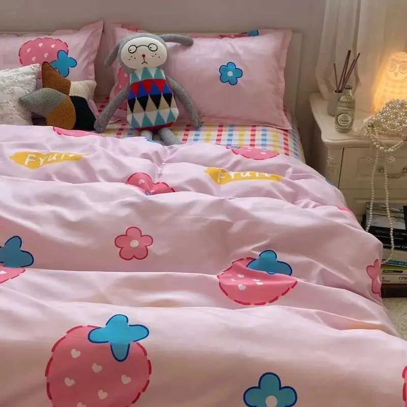Pretty Pink Strawberry Flower Bedding Set Cute Duvet Cover Flat Sheet with Pillowcases Twin Full Size Bed Linen for Kids Girlsxj241015